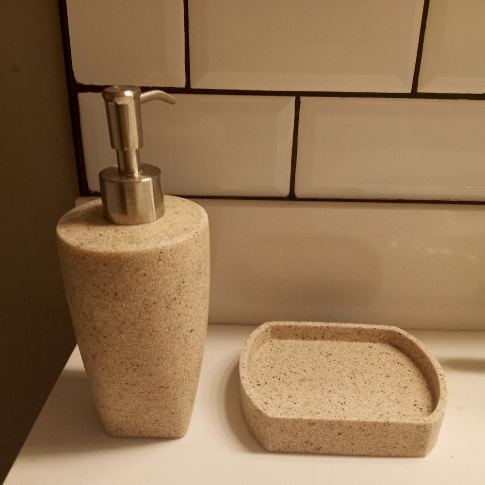 New with tag two-piece bathroom accessories set